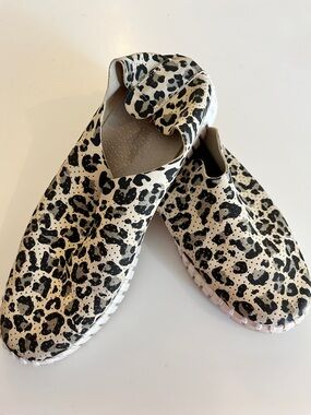 Ilse Jacobsen Leopard Print Perforated Slip-On Flats in Black and Cream size 39